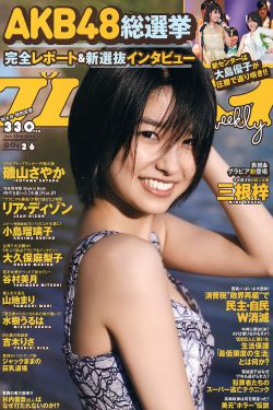 校花被小混混脱裤玩j出水